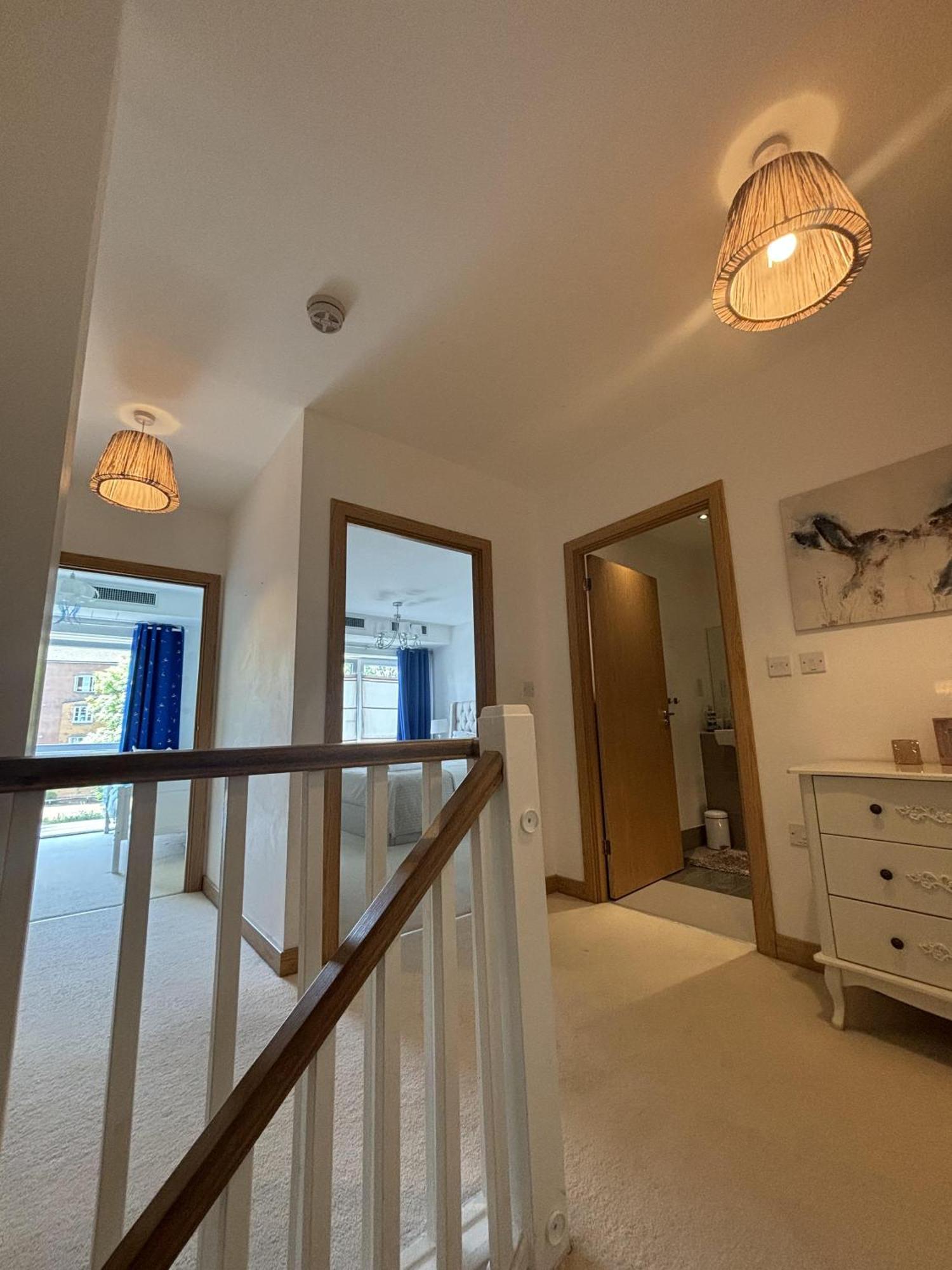 Captivating 2-bed In Londra