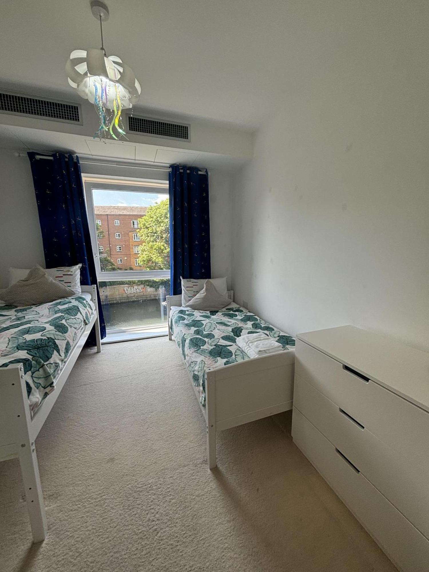 Captivating 2-bed In Londra