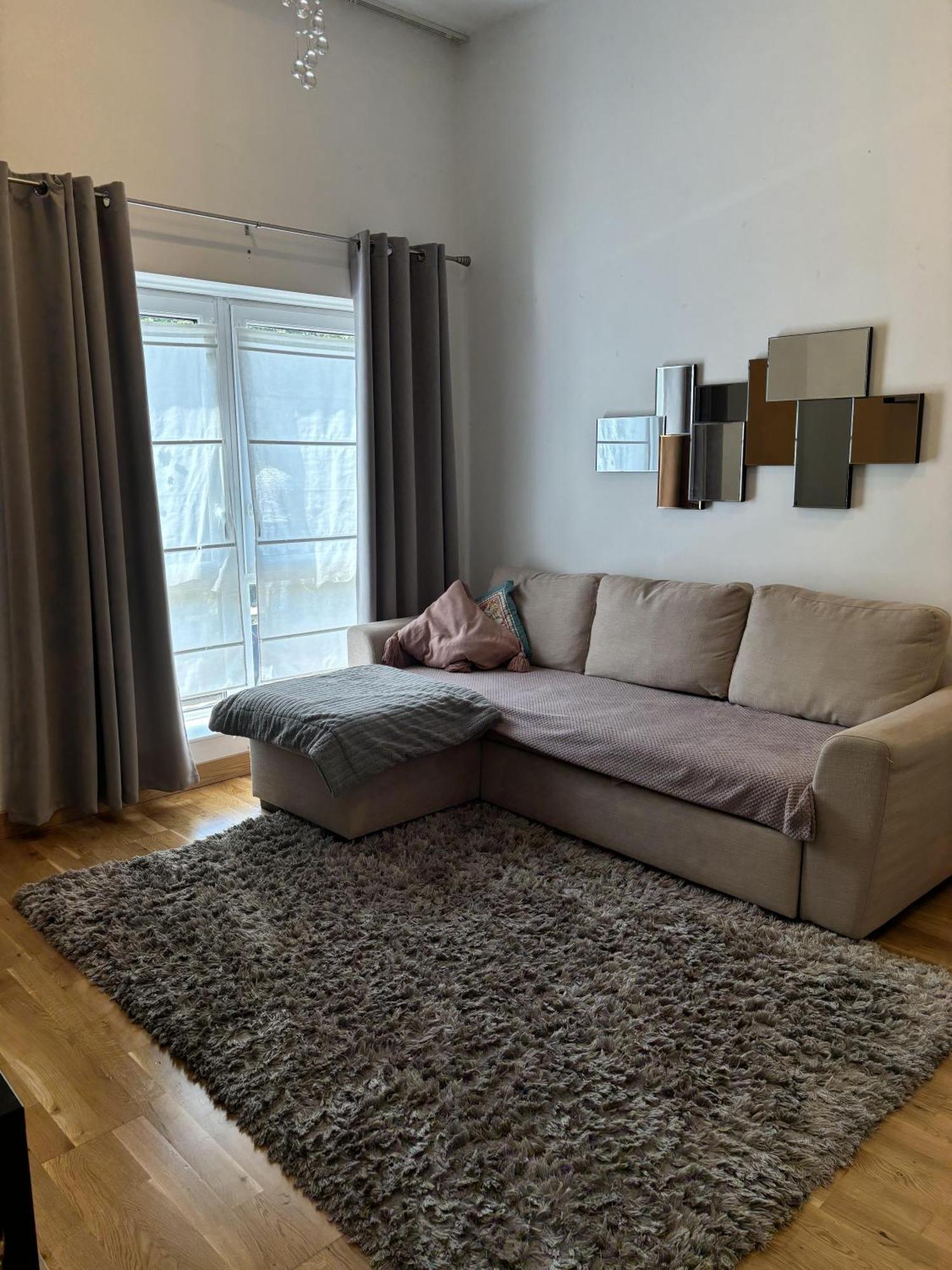 Captivating 2-bed In Appartamento *